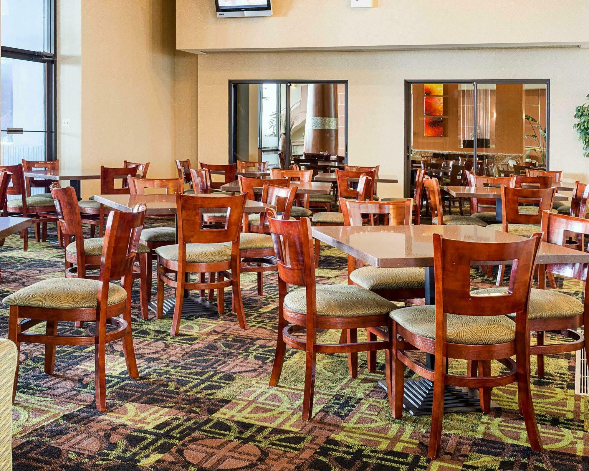 Coastal Hotel & Suites Virginia Beach - Oceanfront 외부 사진